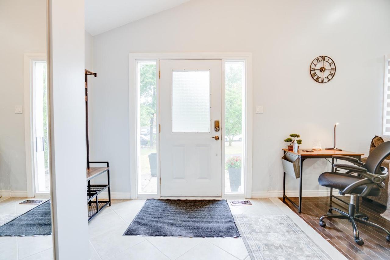 Furnished Family Home Near Toronto - Great Location Game Room - Backyard - Parking & Self Checkin Pickering Exterior photo