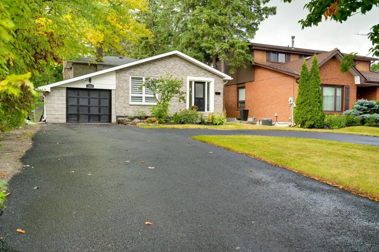 Furnished Family Home Near Toronto - Great Location Game Room - Backyard - Parking & Self Checkin Pickering Exterior photo